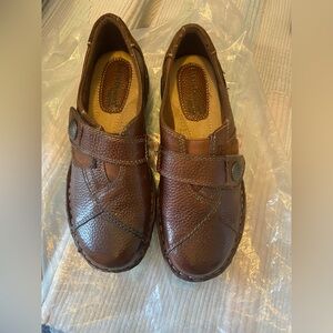 Earth Origins Women's Brown Leather Loafers